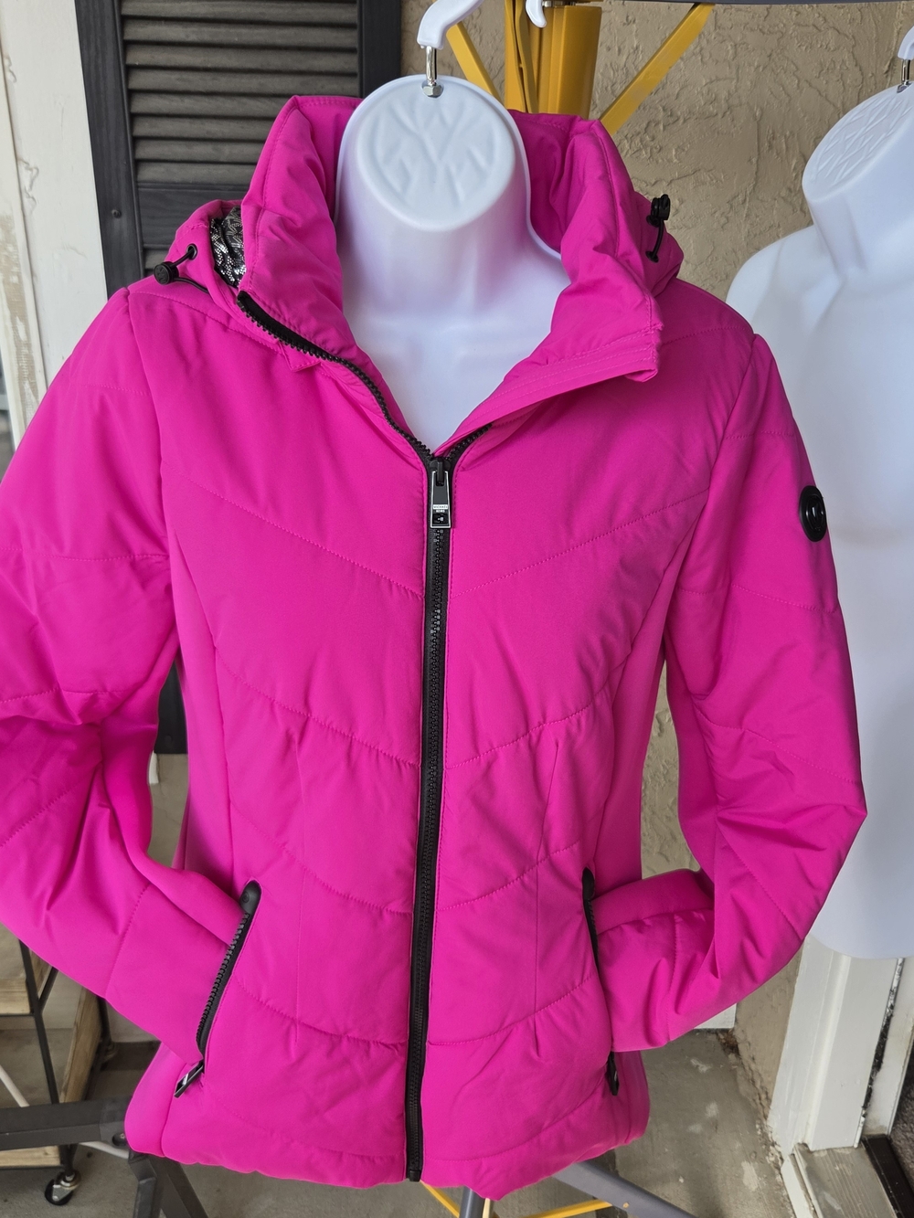 Michael Kors Hot Pink / Fuchsia Hooded Chevron-Quilted Puffer Jacket SMALL